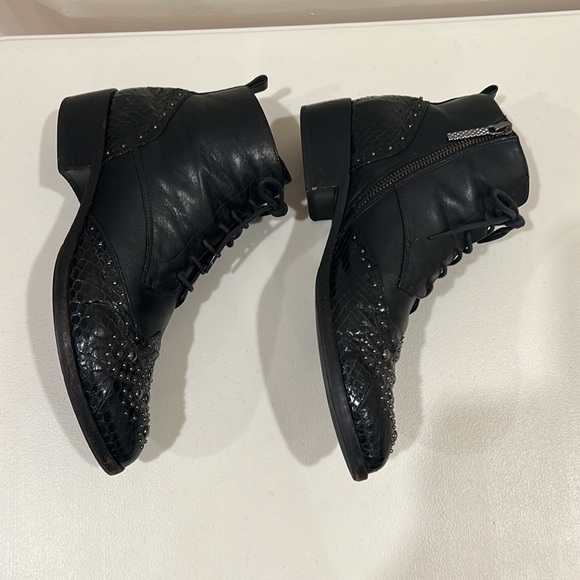 Donald J. Pliner Size 7.5 Black Boots - Picture 11 of 11